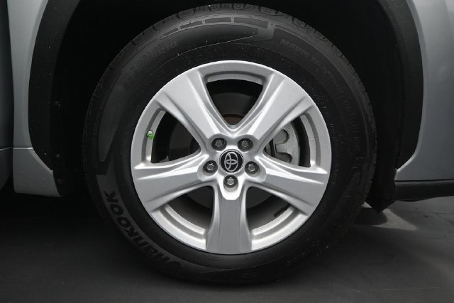 Used 2023 Toyota Highlander L FWD image 16