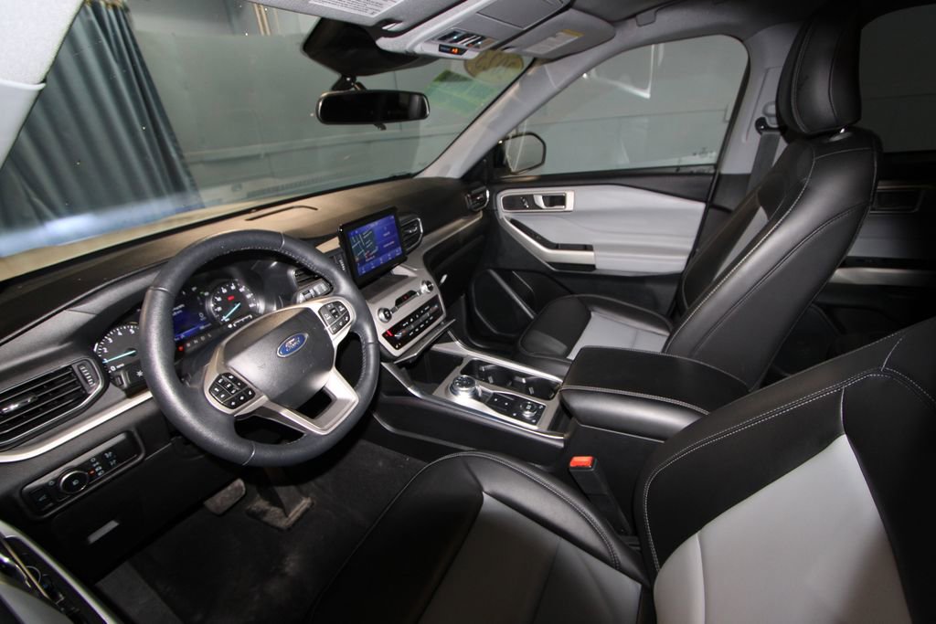 Used 2023 Ford Explorer XLT w/ Equipment Group 202A image 2