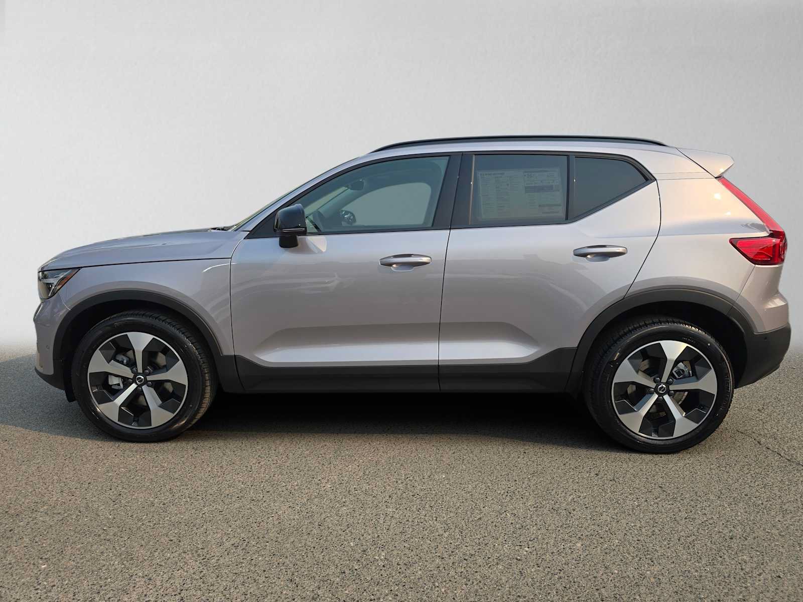 New 2026 Volvo XC40 B5 Plus w/ Protection Package Premier AWD/4WD image 6