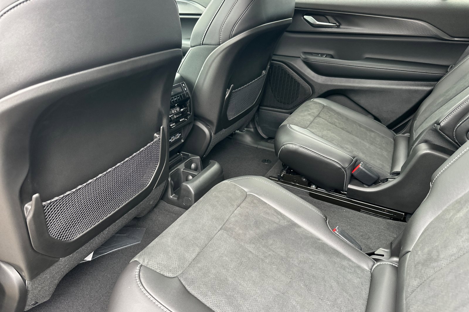 New 2025 Jeep Grand Cherokee L Altitude image 11