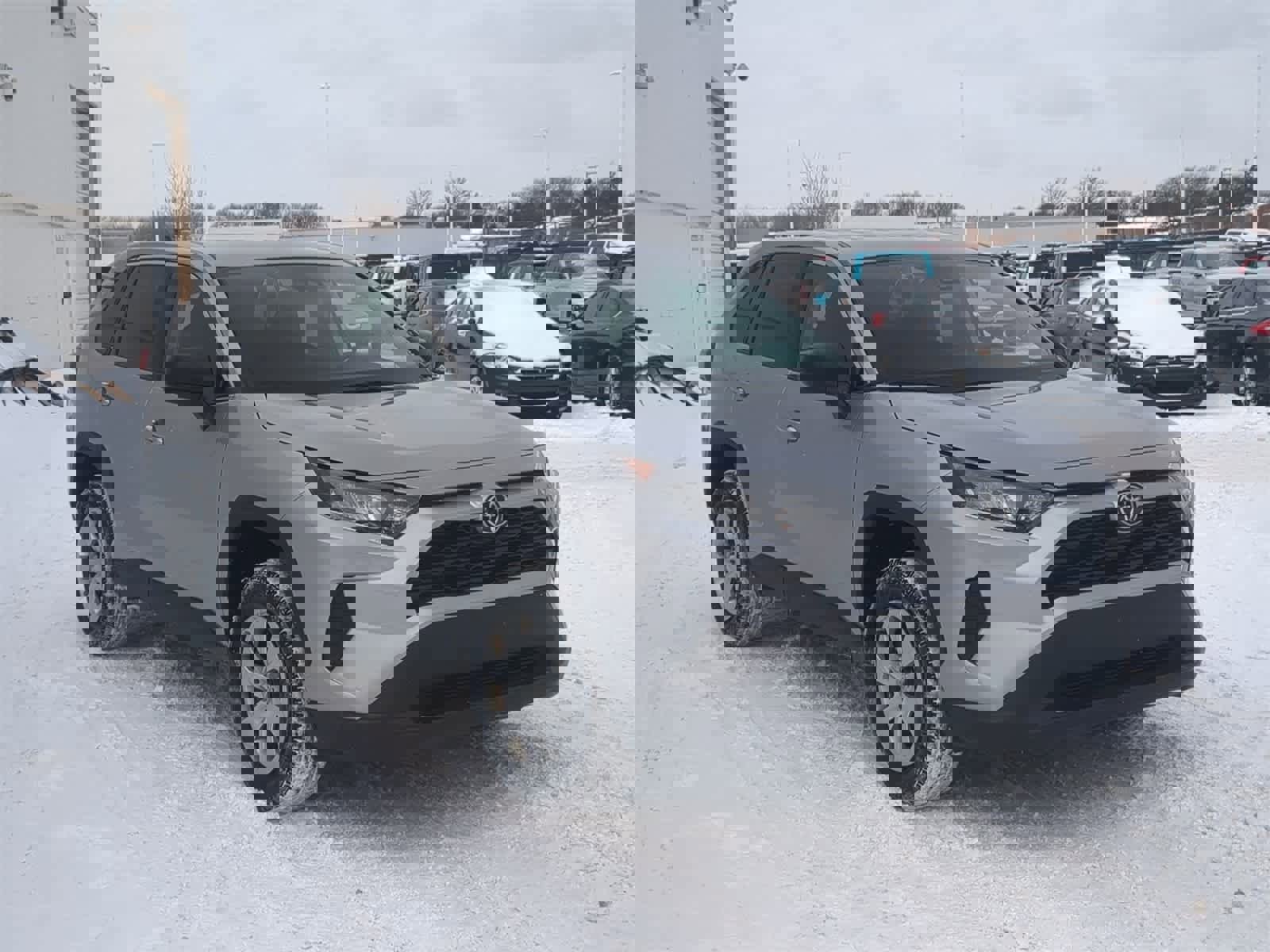 Used 2022 Toyota RAV4 LE image 16