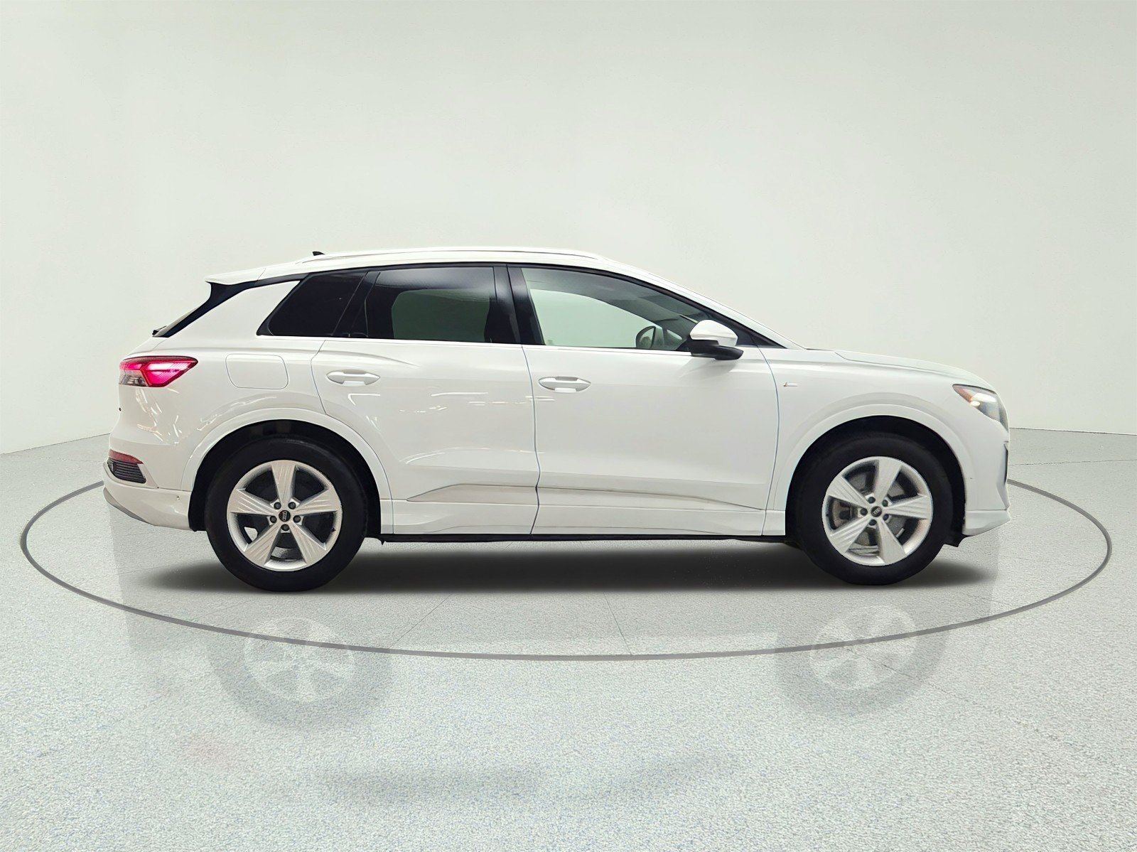 Used 2024 Audi Q4 e-tron Premium Plus w/ Premium Plus AWD/4WD image 4