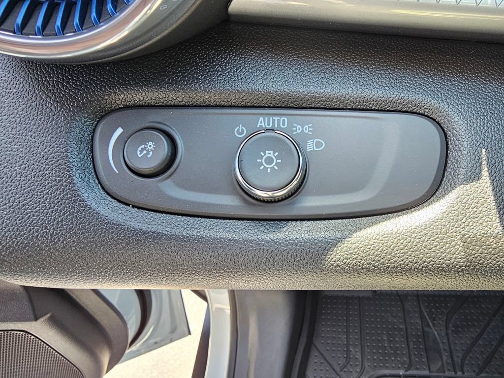 New 2026 Chevrolet Trax LT w/ Driver Confidence Package FWD image 21