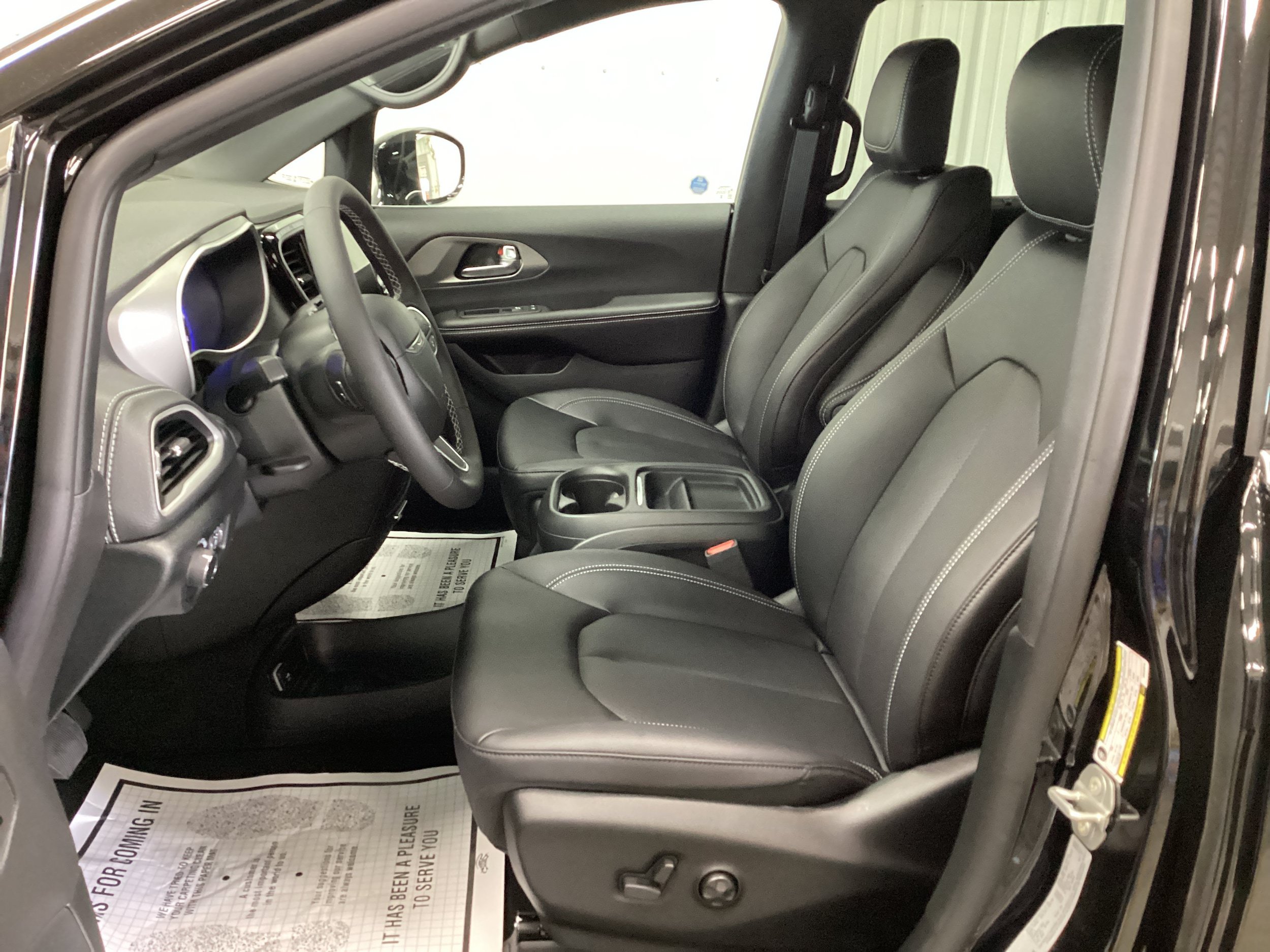 New 2027 Chrysler Pacifica Select w/ Family Tech Group AWD/4WD image 15