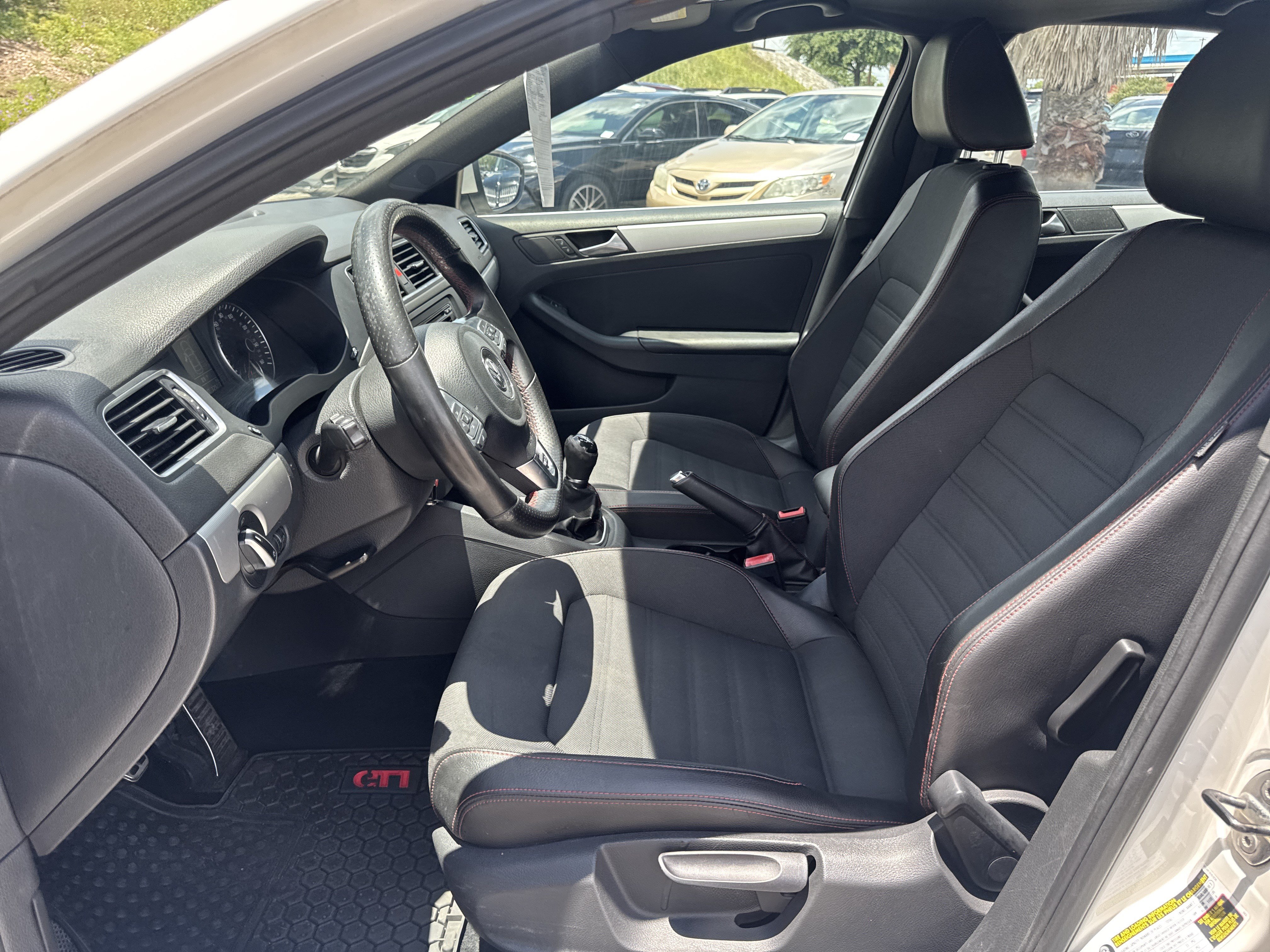 Used 2012 Volkswagen Jetta GLI FWD image 22