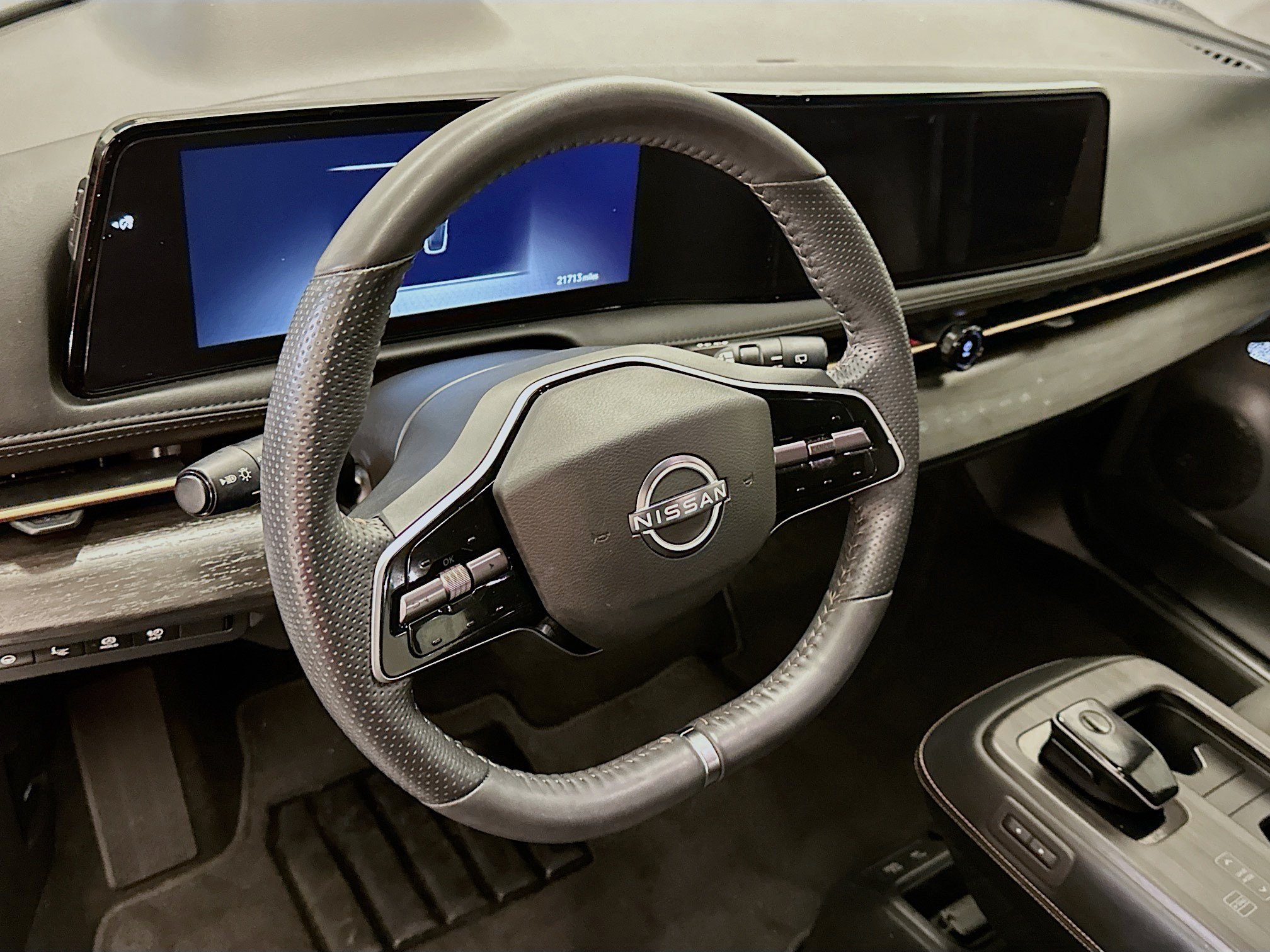 Used 2024 Nissan Ariya AWD image 18