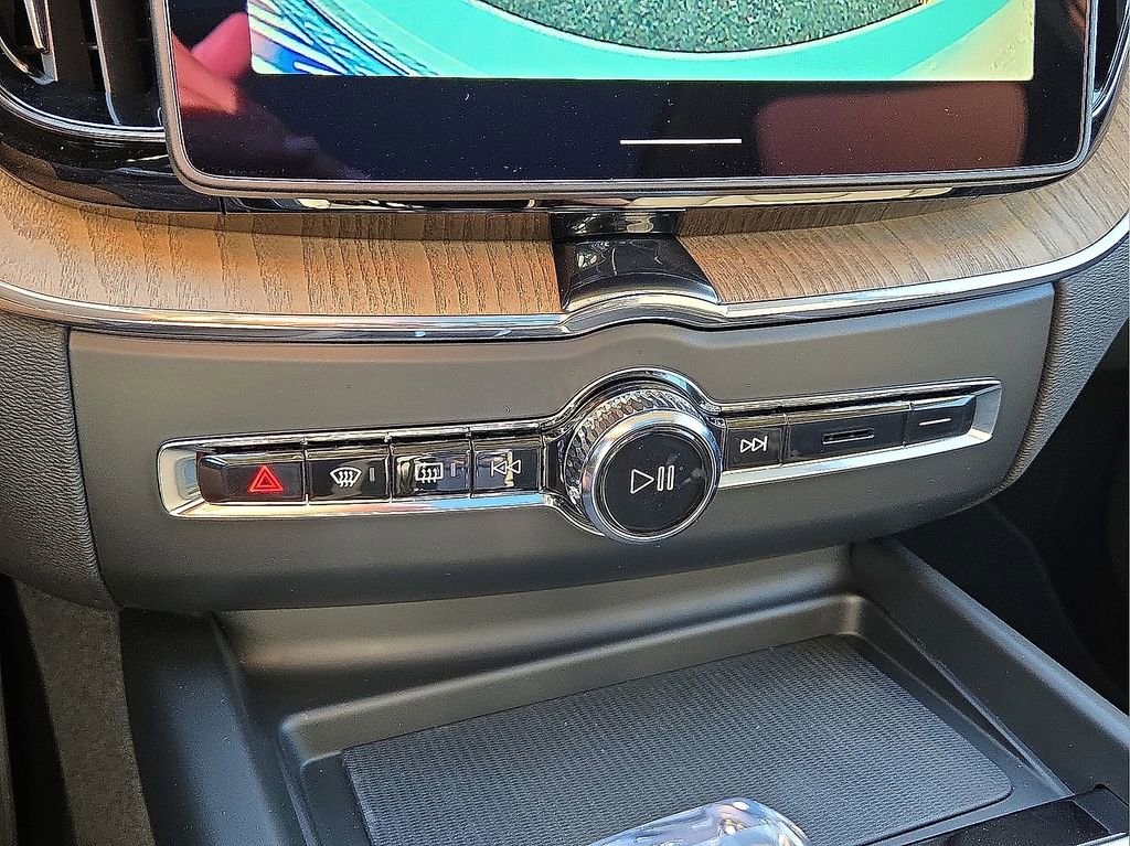 New 2026 Volvo XC60 B5 Core w/ Climate Package image 28