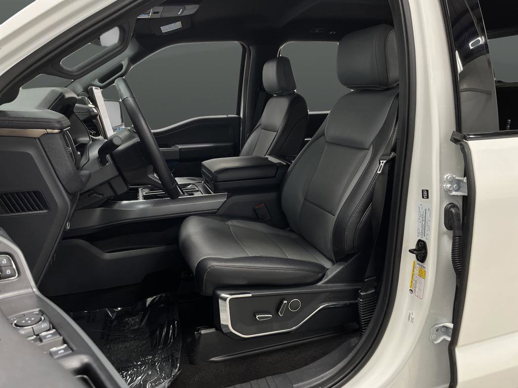 Used 2022 Ford F150 Lightning Lariat image 4