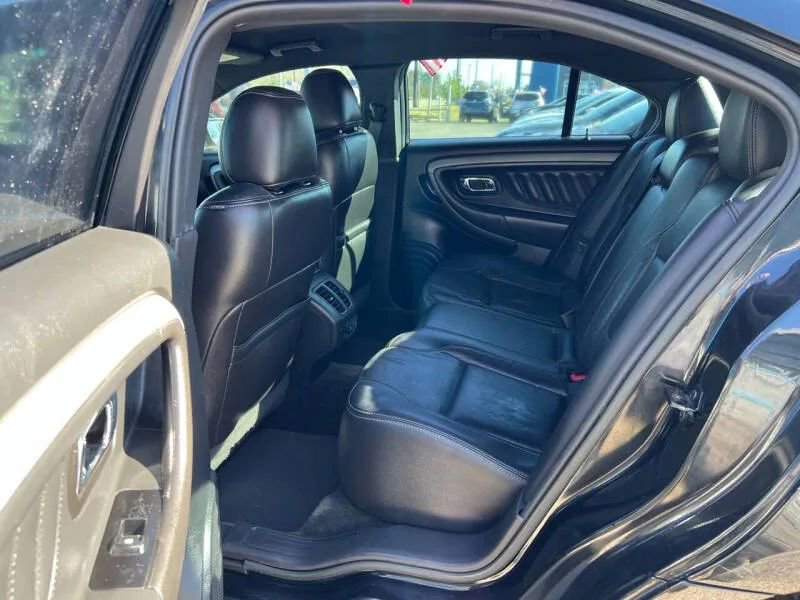 Used 2015 Ford Taurus SEL image 11