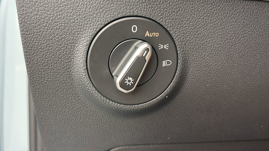 New 2025 Volkswagen Taos SE image 24