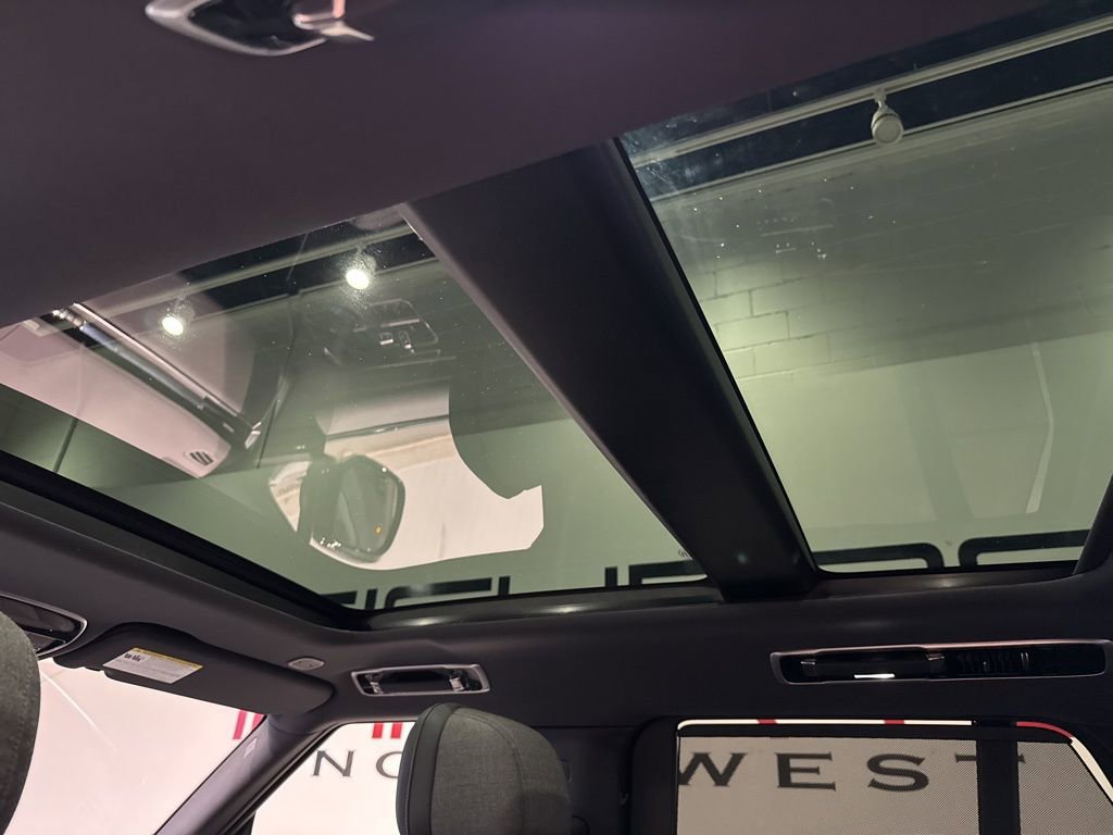 Used 2023 Land Rover Range Rover SE image 28