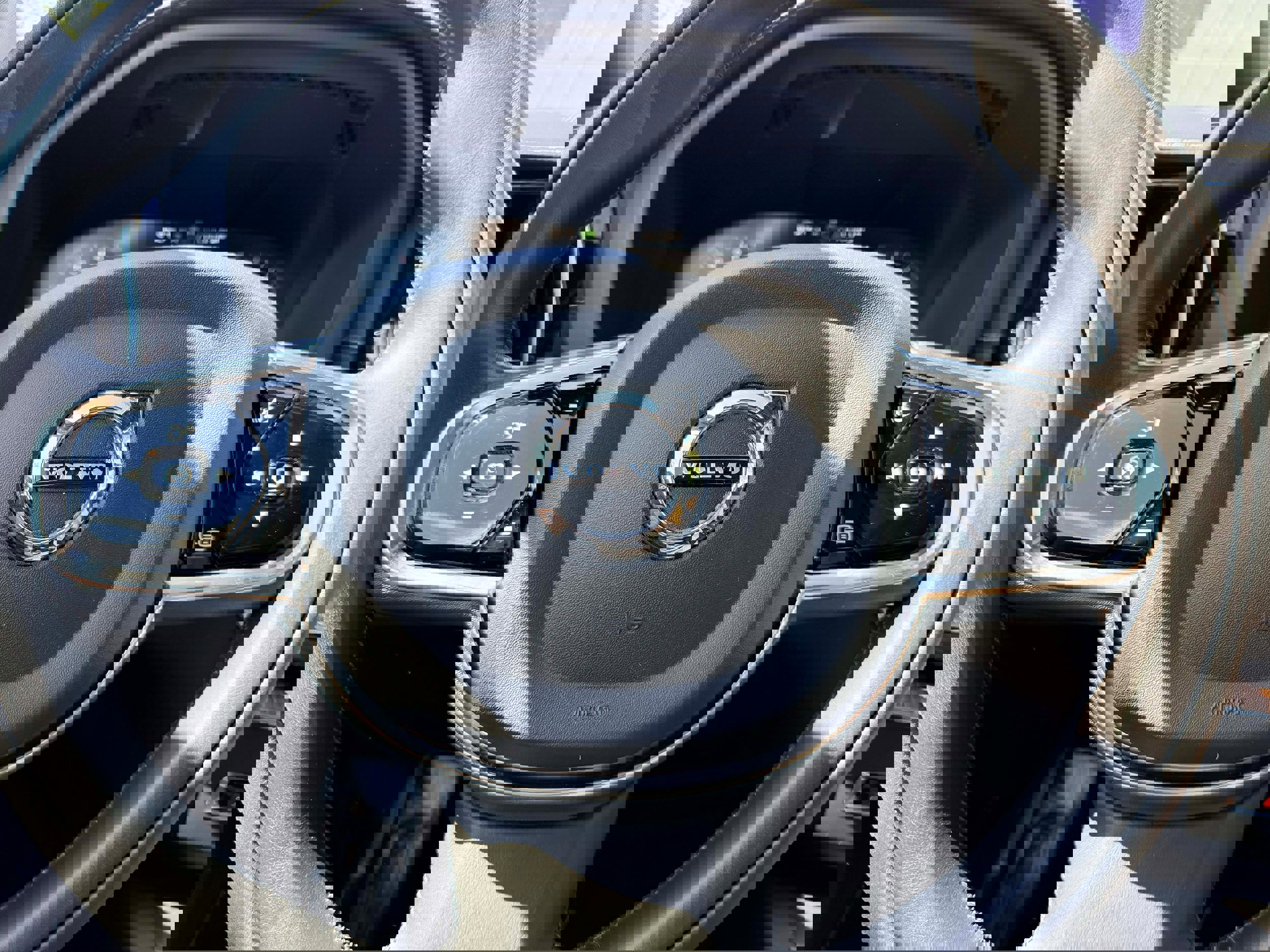 Used 2019 Volvo XC60 T5 Inscription w/ Protection Package Premier AWD/4WD image 18