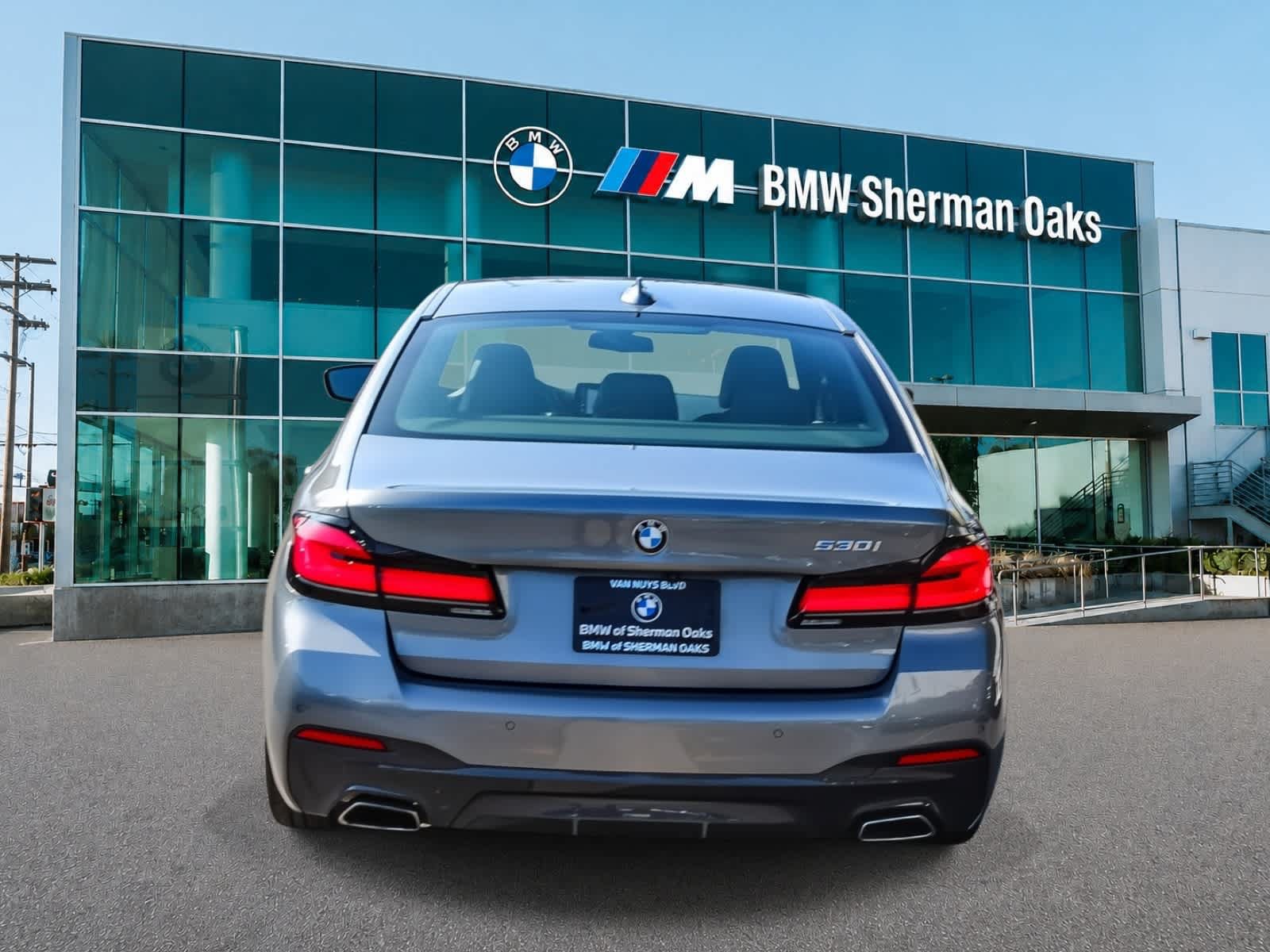 Used 2023 BMW 530i w/ M Sport Package RWD image 5