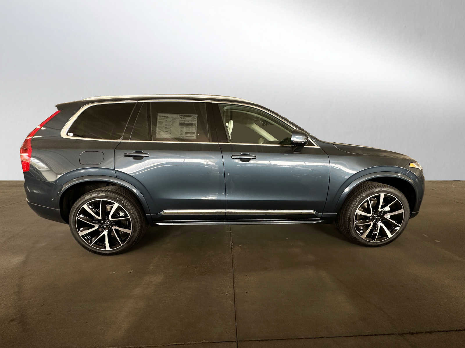 Used 2023 Volvo XC90 B5 Plus w/ Protection Package Premier image 8