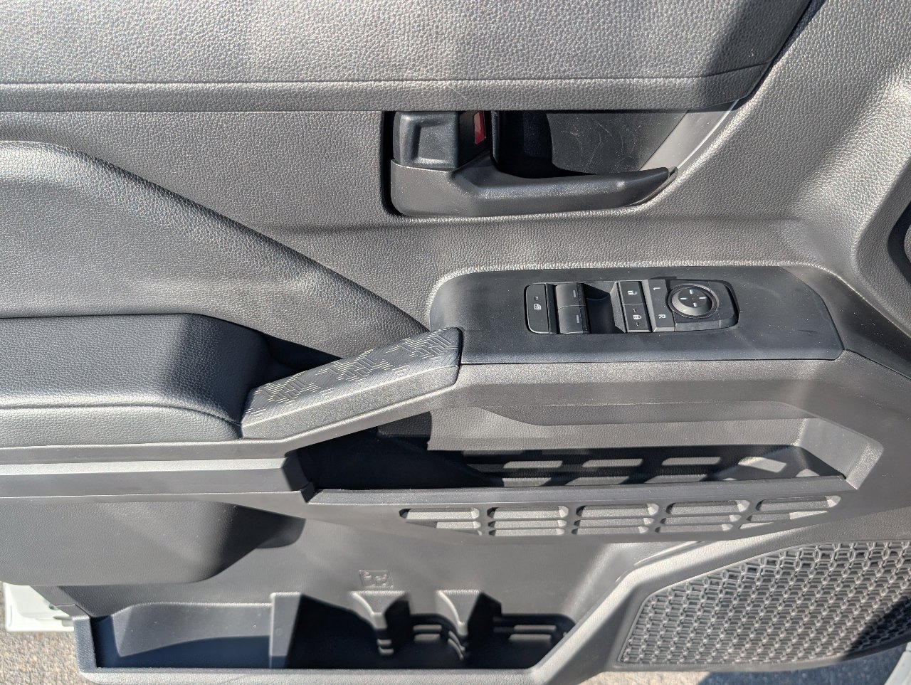 Used 2025 Toyota Tacoma SR image 14