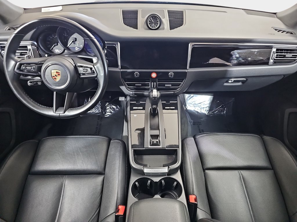 Used 2023 Porsche Macan Turbo AWD/4WD image 10
