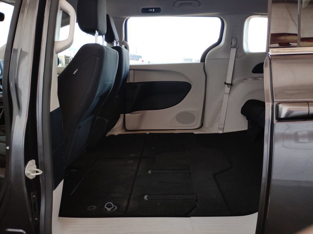 Used 2023 Chrysler Voyager LX FWD image 23