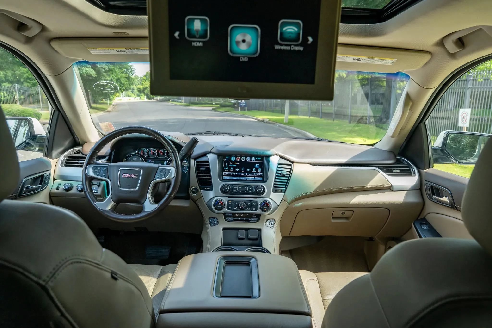 Used 2020 GMC Yukon SLT w/ Premium Edition AWD/4WD image 22