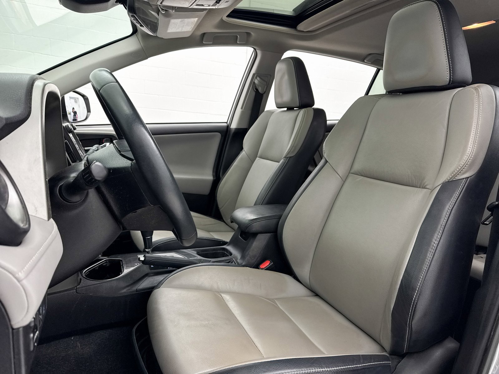 Used 2018 Toyota RAV4 Limited image 17