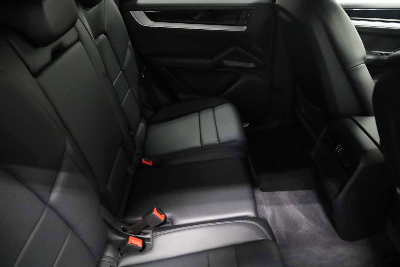 Certified 2024 Porsche Cayenne image 32