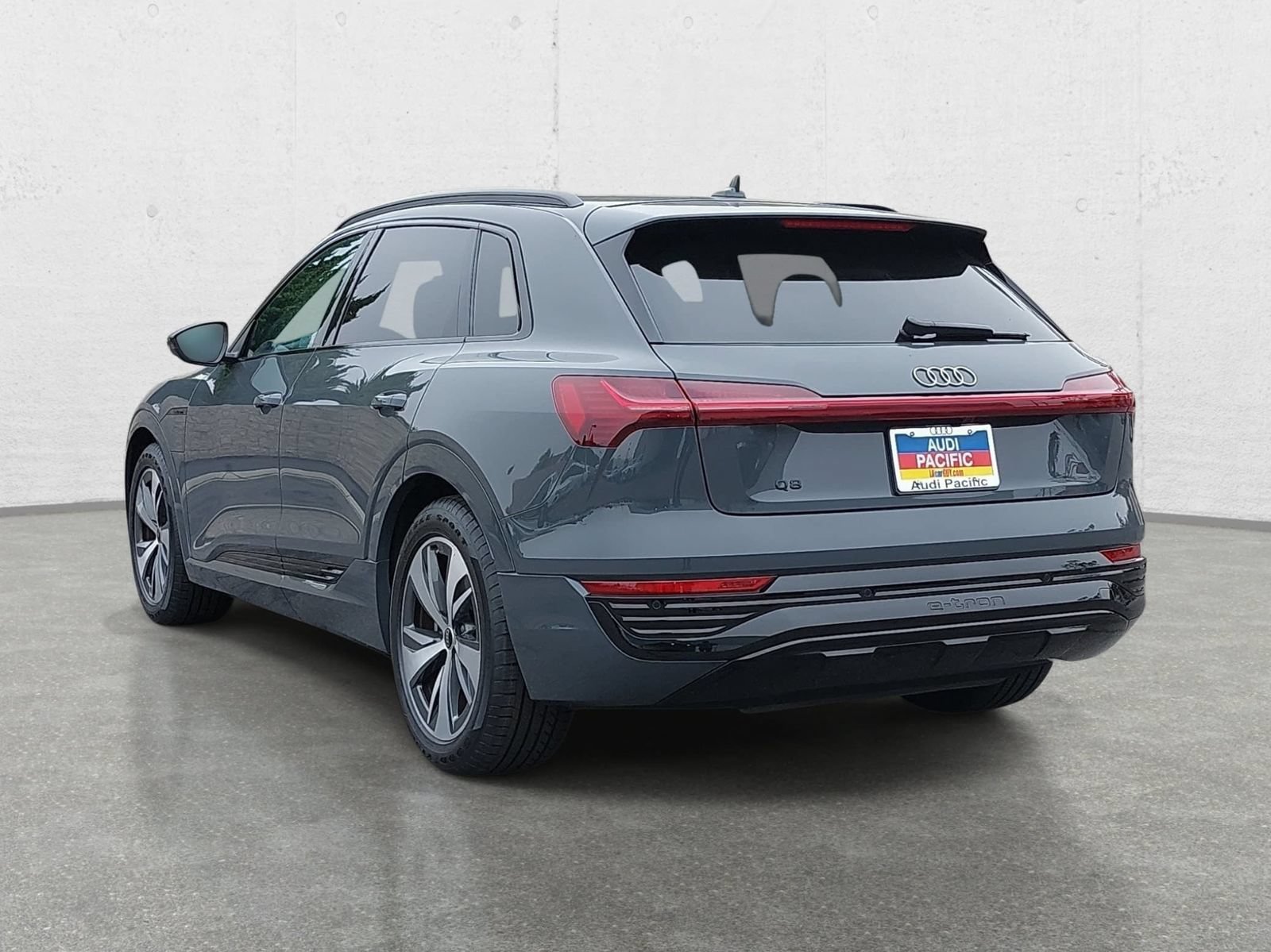 Used 2024 Audi Q8 e-tron Premium Plus AWD/4WD image 7