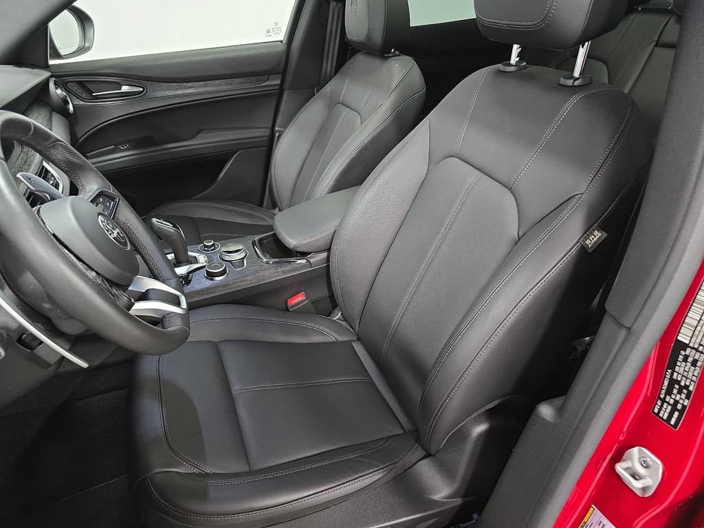 Used 2024 Alfa Romeo Stelvio Sprint RWD image 5
