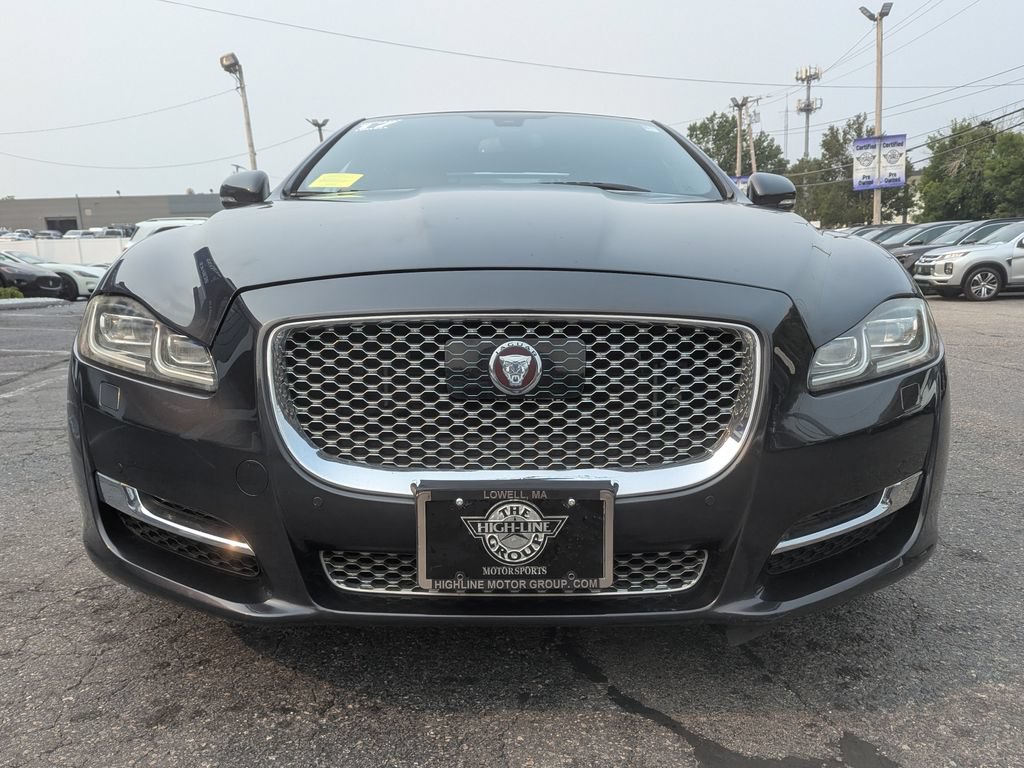 Used 2017 Jaguar XJ L Supercharged RWD image 4