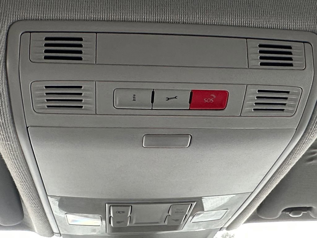 Used 2024 Volkswagen Tiguan SE image 18