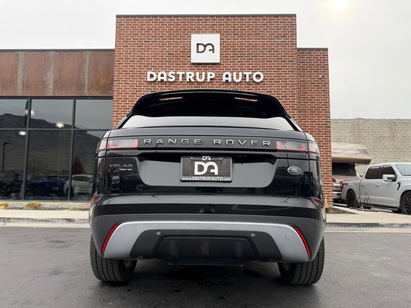 Used 2018 Land Rover Range Rover Velar R-Dynamic HSE image 5