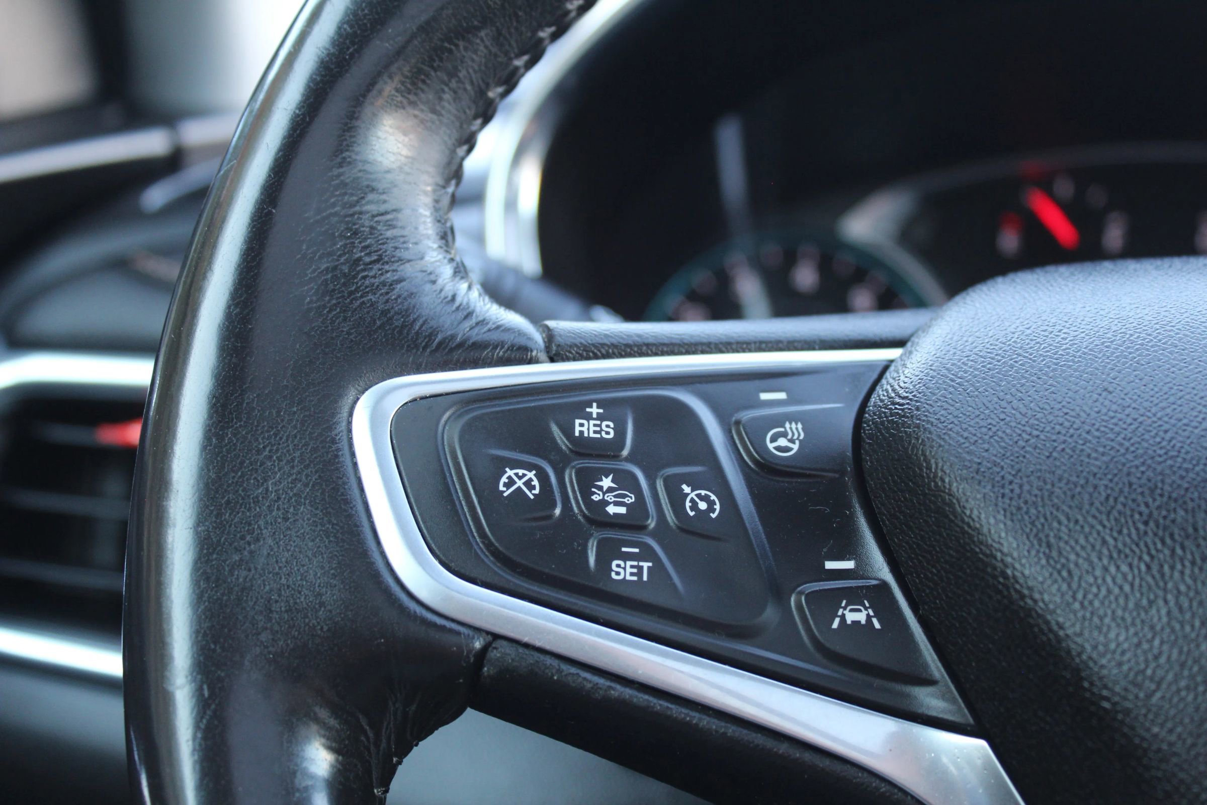 Used 2018 Chevrolet Equinox Premier image 32