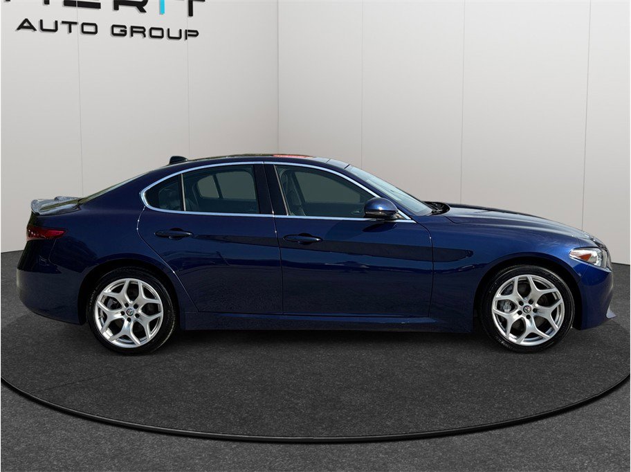 Used 2020 Alfa Romeo Giulia Ti w/ Active Blind Spot Package AWD/4WD image 10