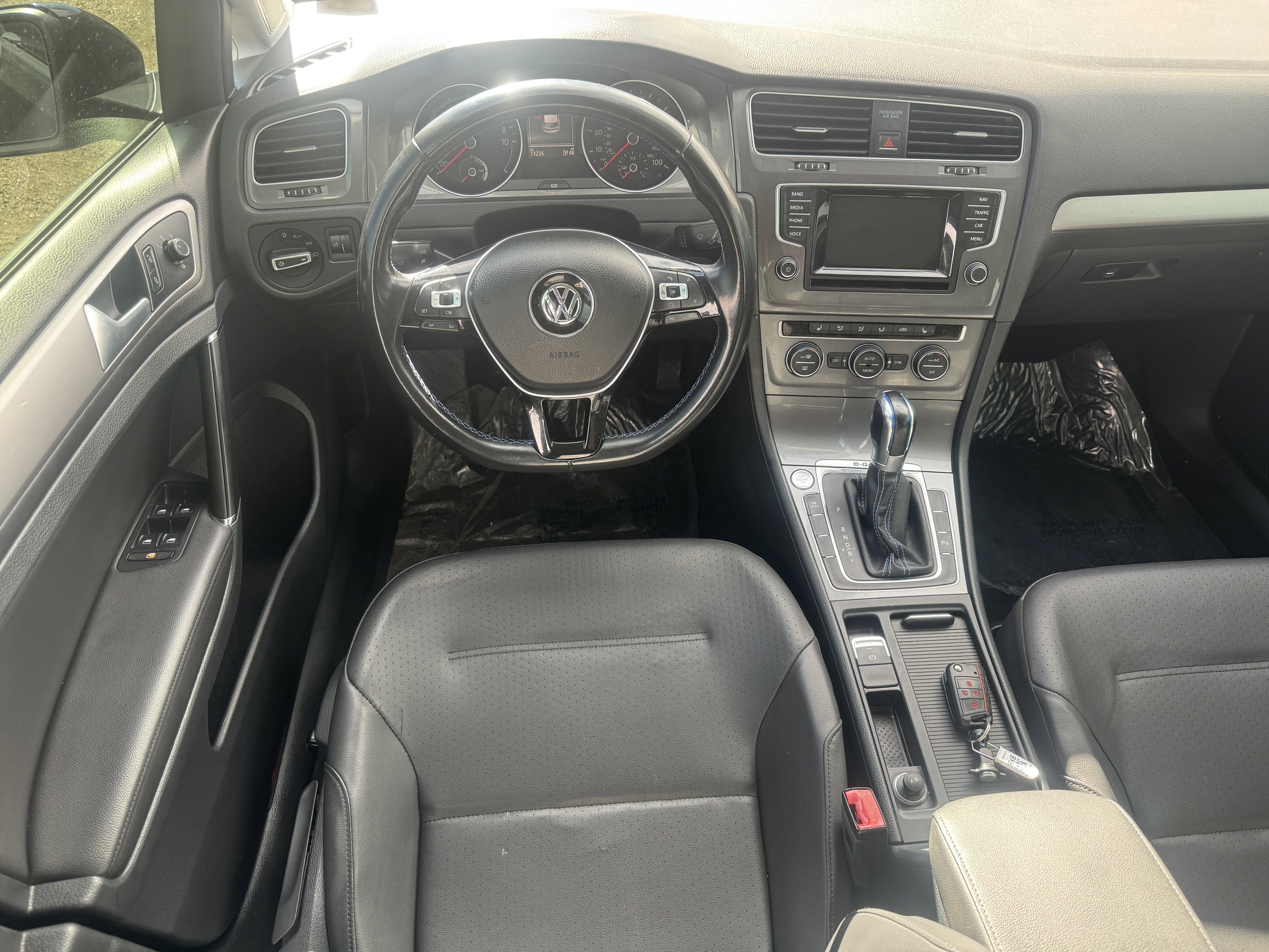 Used 2015 Volkswagen e-Golf SEL Premium image 17