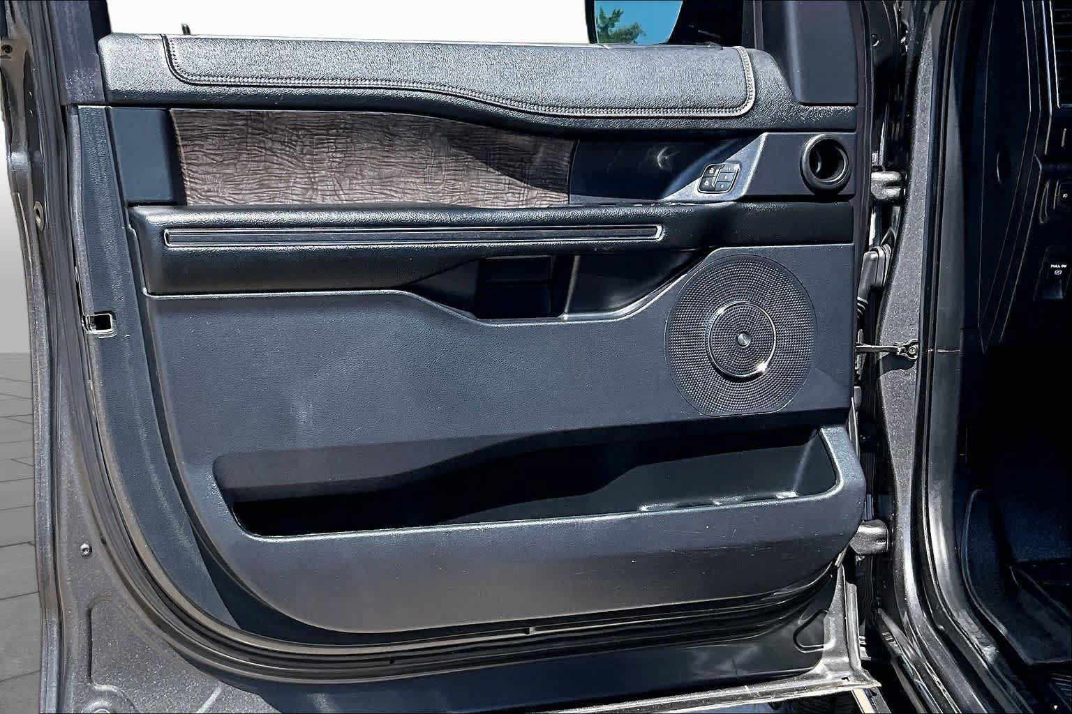 Used 2019 Ford Expedition Limited w/ Equipment Group 301A RWD image 22