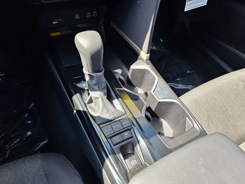 Used 2025 Toyota Camry LE FWD image 13
