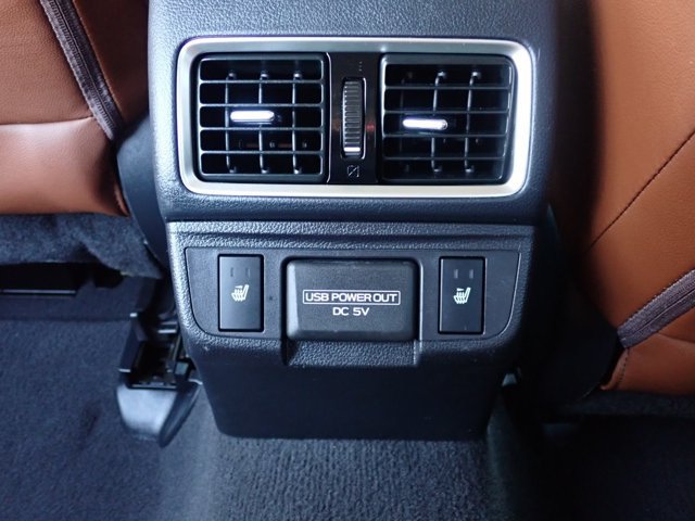 Used 2018 Subaru Outback 2.5i Touring AWD/4WD image 11