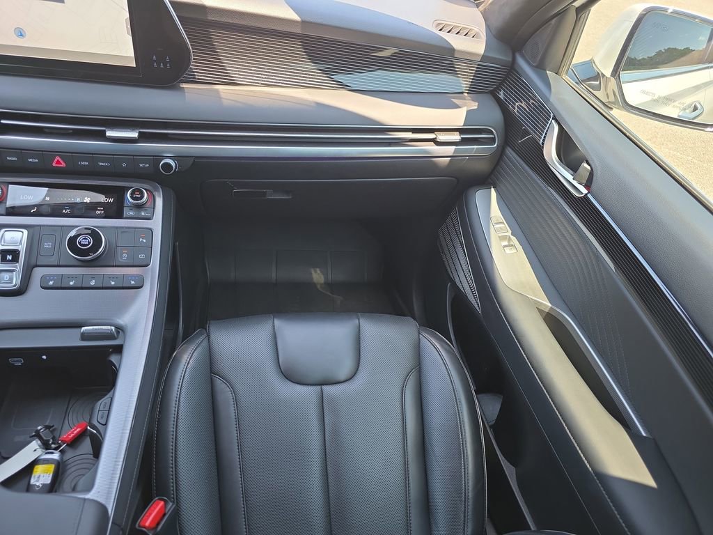 Used 2025 Hyundai Palisade Calligraphy FWD image 16