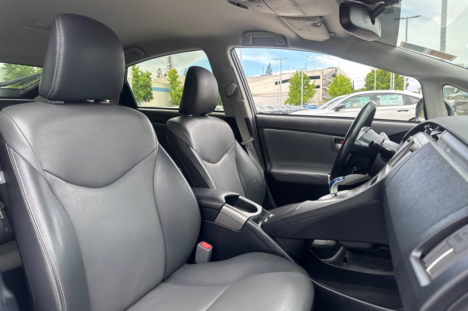 Used 2014 Toyota Prius Prime Advanced image 31