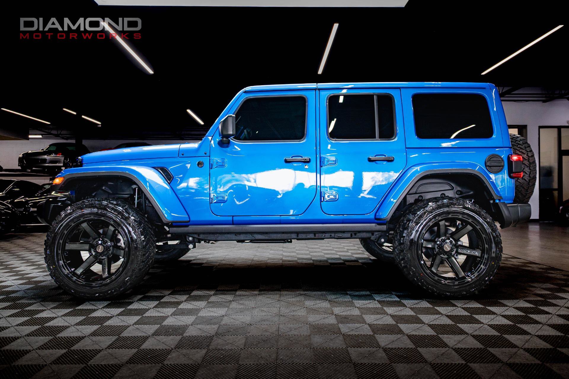 Used 2024 Jeep Wrangler Unlimited Sahara w/ Technology Group image 9