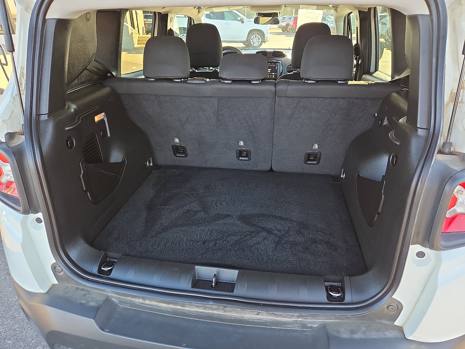 Used 2023 Jeep Renegade Latitude image 8