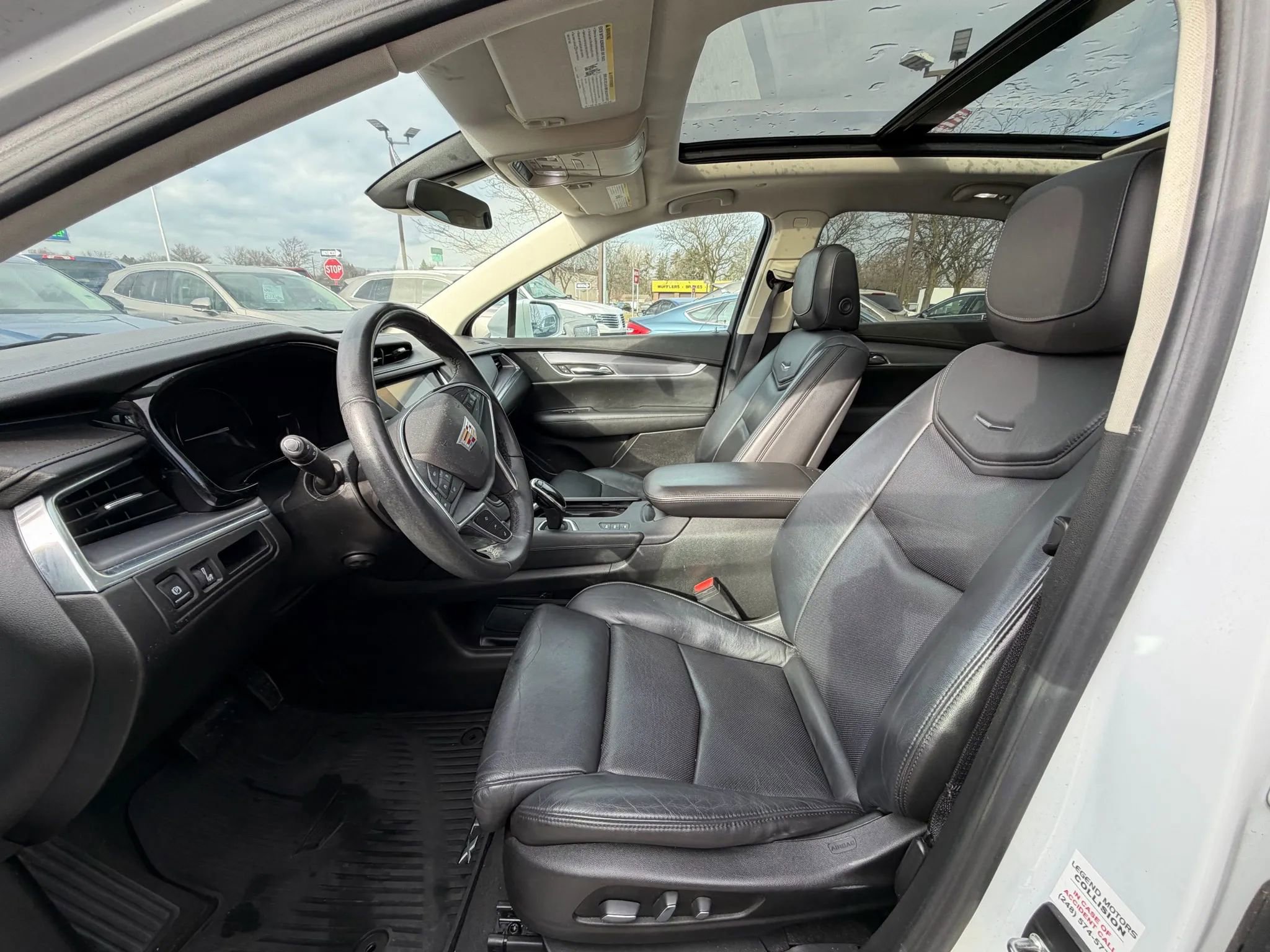 Used 2017 Cadillac XT5 Luxury w/ Driver Awareness Package image 18