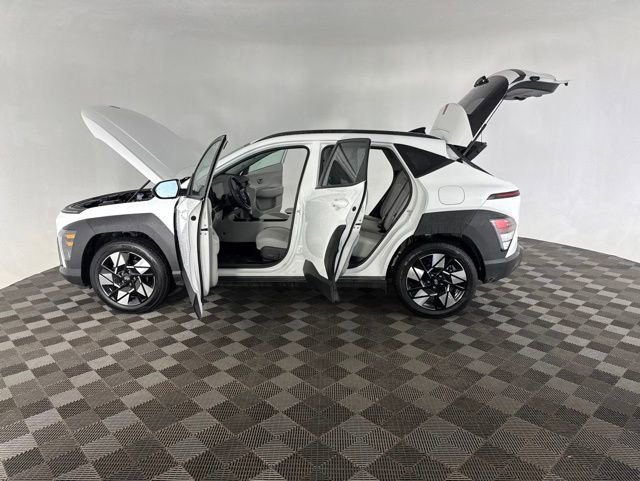 Used 2025 Hyundai Kona SEL FWD image 11