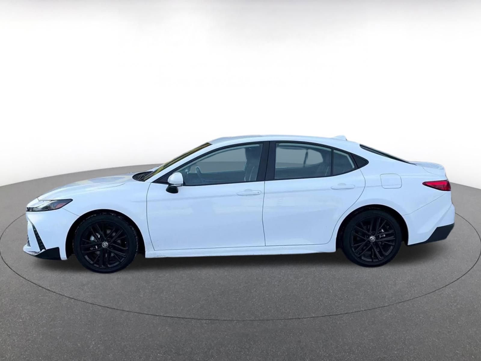 Used 2025 Toyota Camry SE FWD image 9