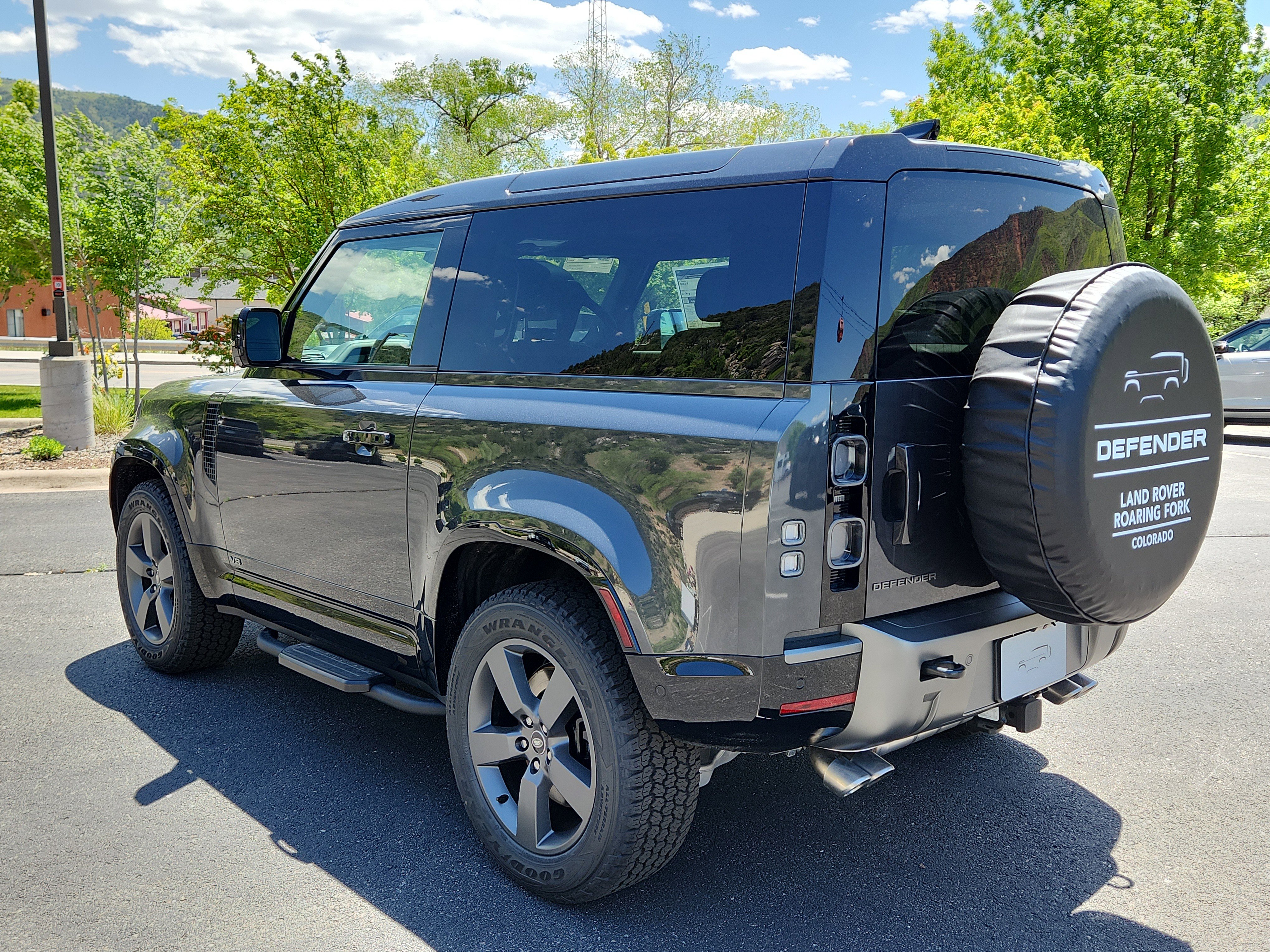 New 2025 Land Rover Defender 90 V8 image 5