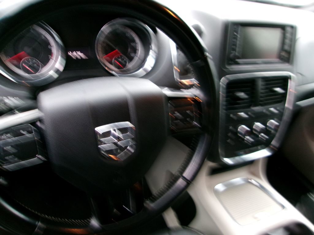 Used 2020 Dodge Grand Caravan SXT image 13