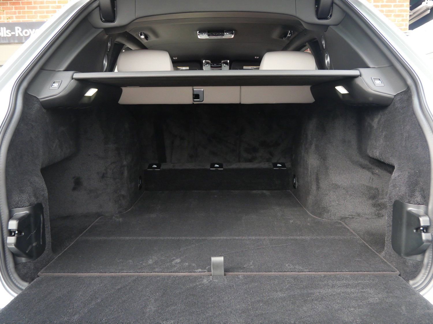 New 2025 Rolls-Royce Cullinan image 31