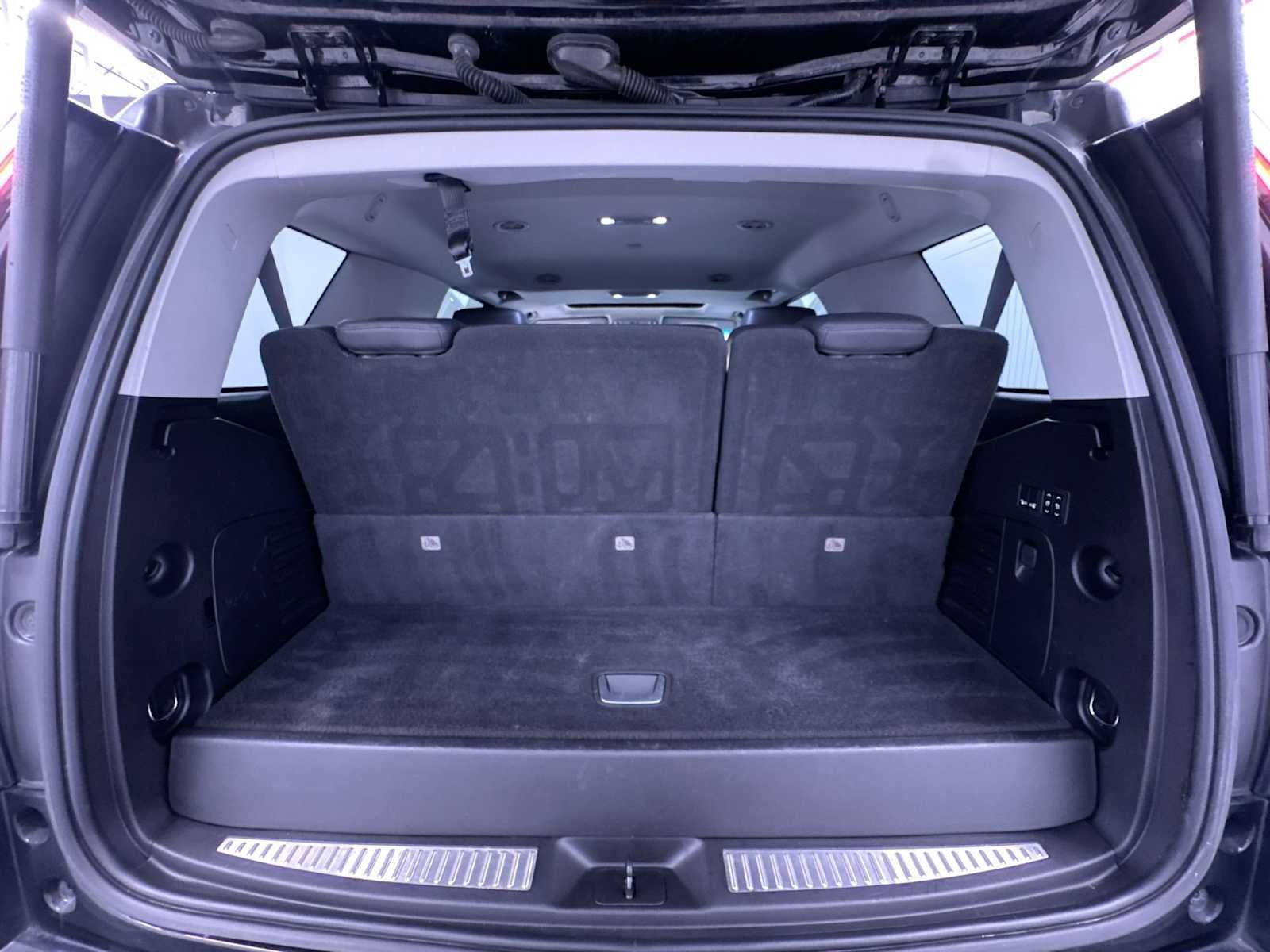 Used 2018 Cadillac Escalade Luxury AWD/4WD image 42