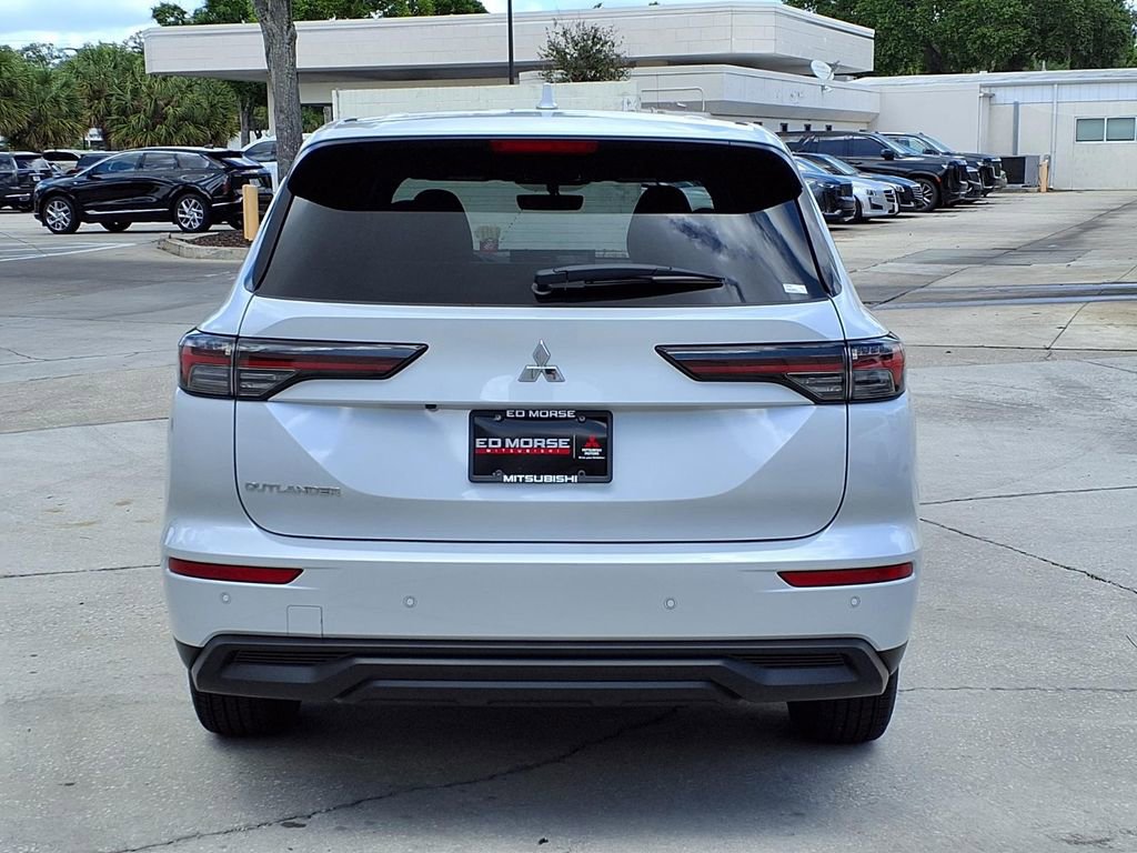 Used 2026 Mitsubishi Outlander ES FWD image 4