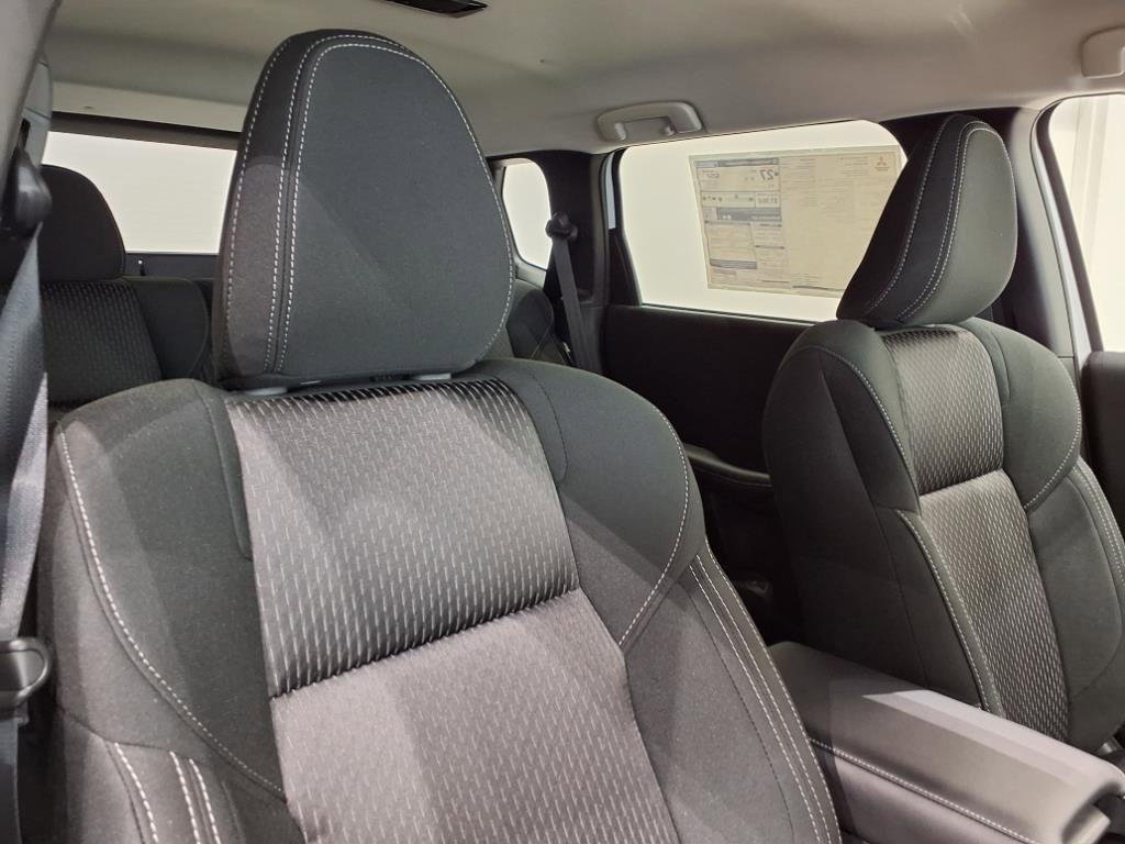 New 2025 Mitsubishi Outlander ES image 13