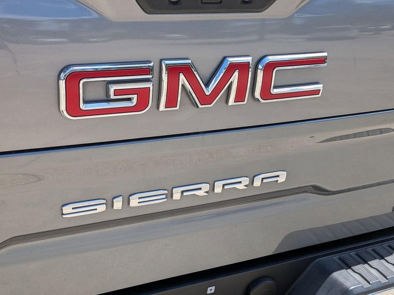 Used 2019 GMC Sierra 1500 SLT w/ SLT Premium Package RWD image 5