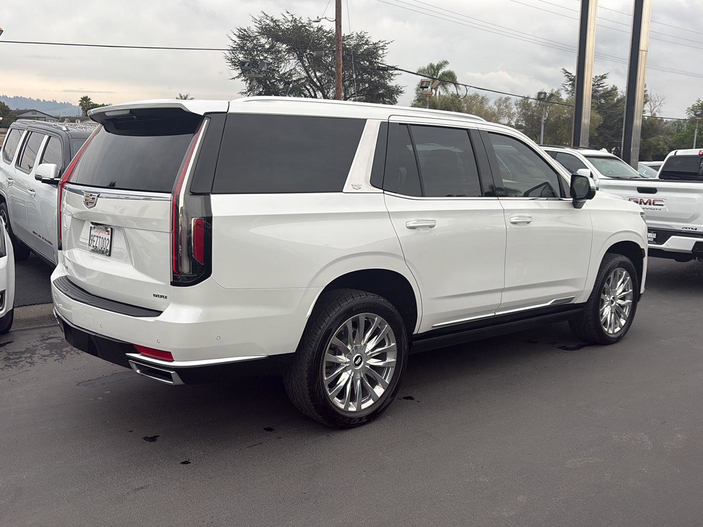 Used 2023 Cadillac Escalade Premium Luxury w/ Performance Package AWD/4WD image 11